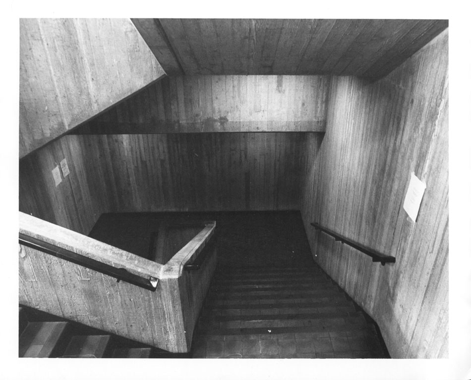 Leverone Hall, Interior: Staircase