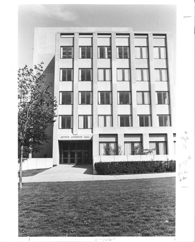 Arthur Andersen Hall, Exterior: Entrance