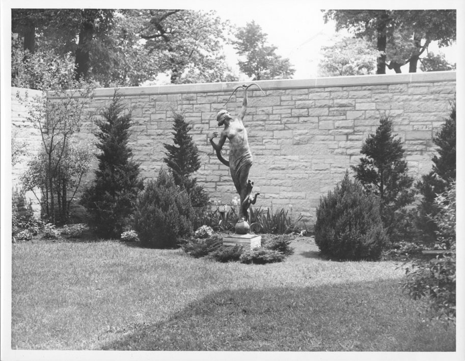 Koch Gardens: Statue of Diana